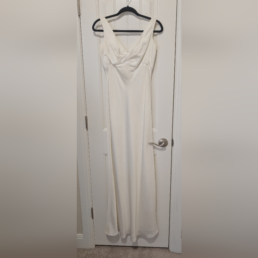 Alvina Valenta Maids White Wedding Bridesmaid Gown Size 2 - Picture 2 of 16
